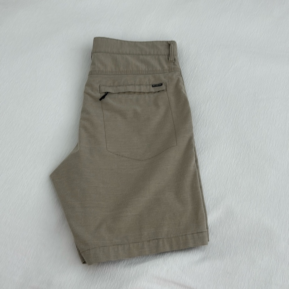 Billabong Men's Size 33 Kahki Shorts, Quick Dry, Great Condition!!
